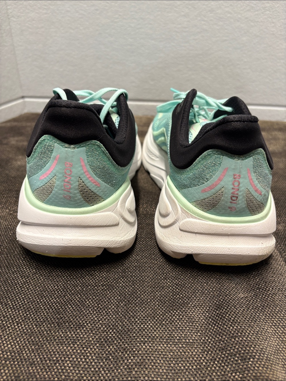 Hoka Women’s Bondi 9 Size 9.5D Wide - Picture 10 of 14